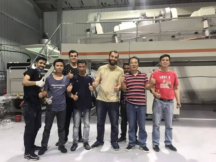 國外客戶與公司負責人合作留影